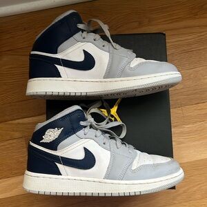 Nike Air Jordan 1 Mid - Big Kids 4